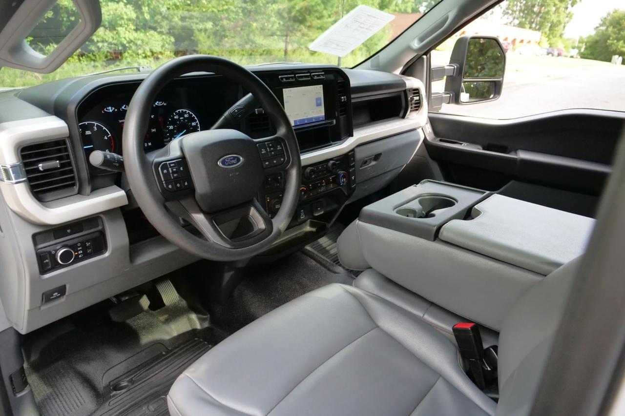 2023 Ford Super Duty F-350 XL 4X4 / 6.7L V8 Diesel / Tailgate Step! High Point NC