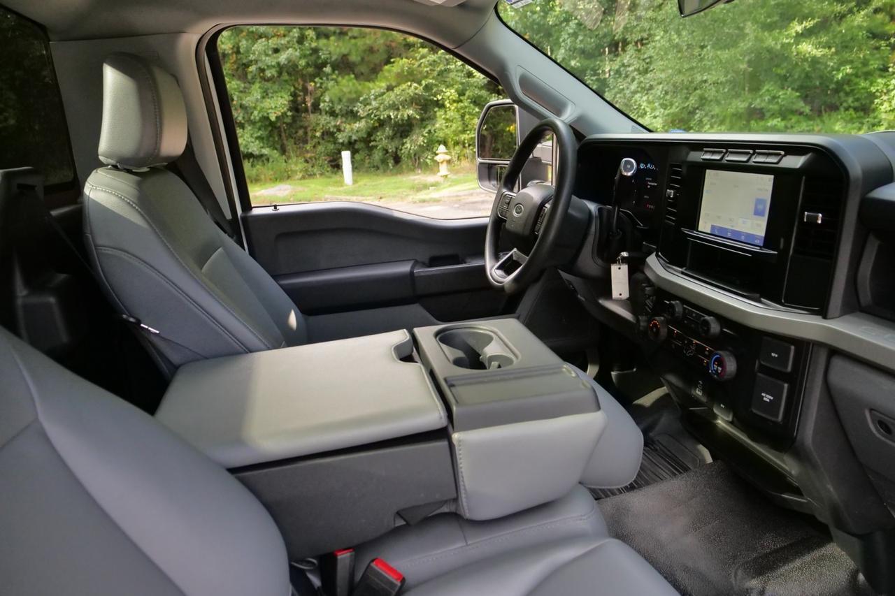 2023 Ford Super Duty F-350 XL 4X4 / 6.7L V8 Diesel / Tailgate Step! High Point NC