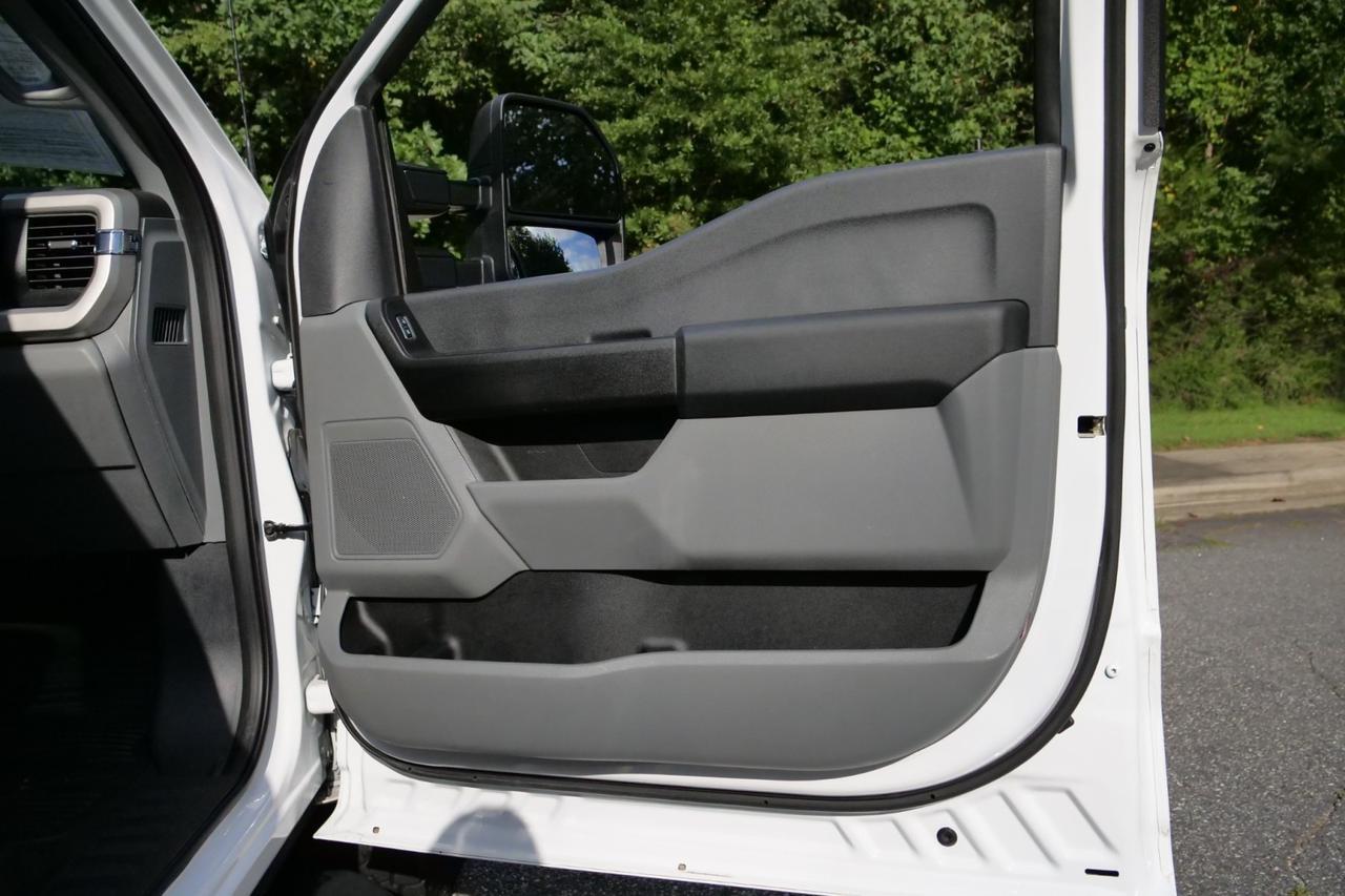 2023 Ford Super Duty F-350 XL 4X4 / 6.7L V8 Diesel / Tailgate Step! High Point NC