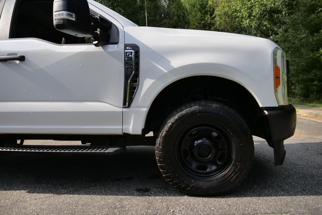 2023 Ford Super Duty F-350 XL 4X4 / 6.7L V8 Diesel / Tailgate Step! High Point NC