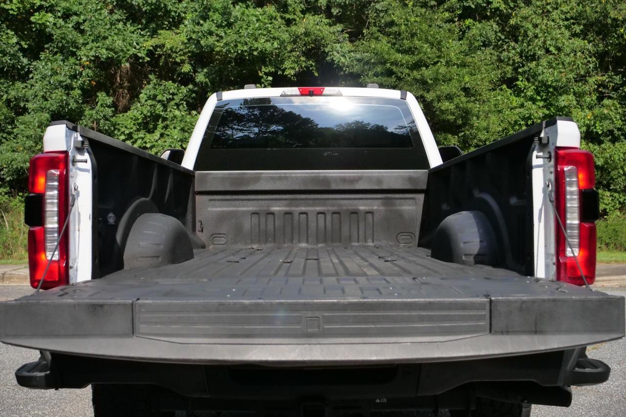 2023 Ford Super Duty F-350 XL 4X4 / 6.7L V8 Diesel / Tailgate Step! High Point NC