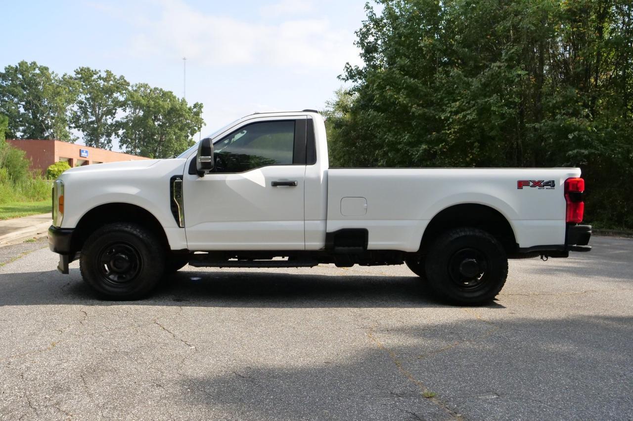 2023 Ford Super Duty F-350 XL 4X4 / 6.7L V8 Diesel / Tailgate Step! High Point NC
