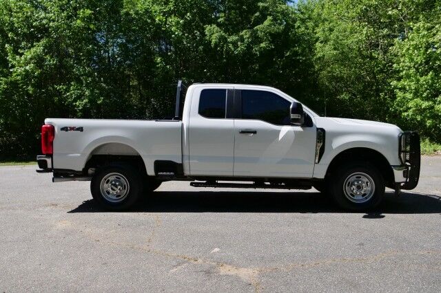 2023 Ford Super Duty F-350 XL 4X4 / Chrome Package / 6.8L V8! High Point NC