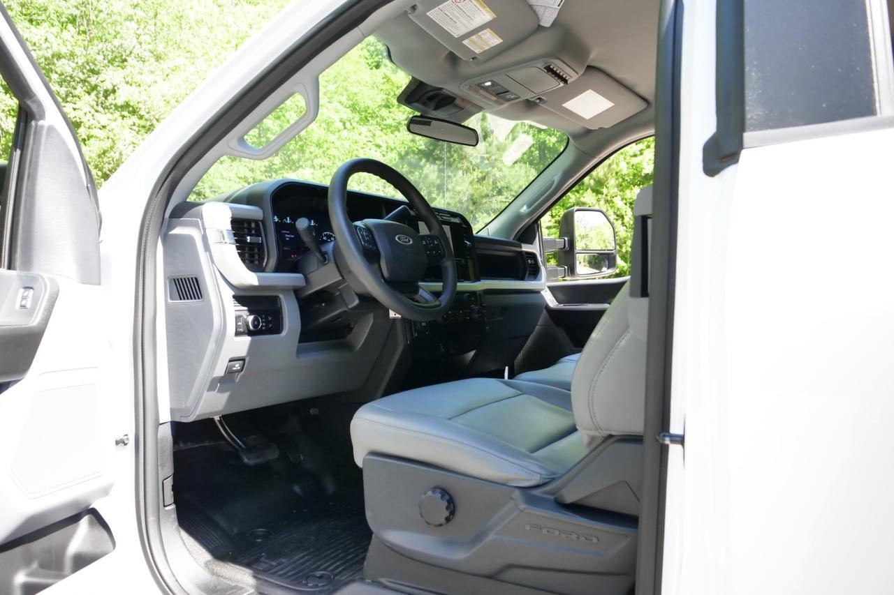 2023 Ford Super Duty F-350 XL 4X4 / Chrome Package / 6.8L V8! High Point NC