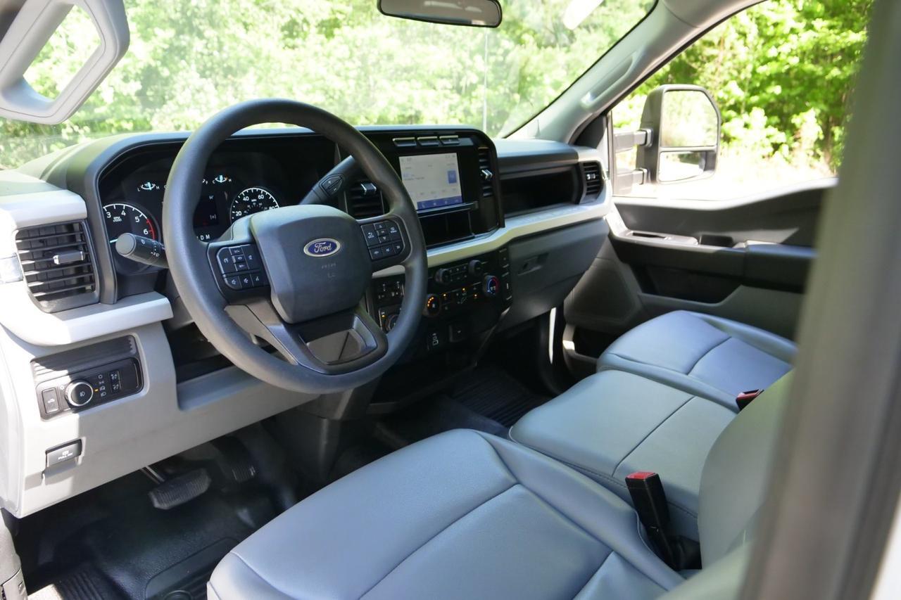 2023 Ford Super Duty F-350 XL 4X4 / Chrome Package / 6.8L V8! High Point NC