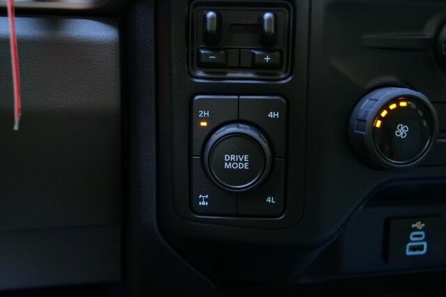 2023 Ford Super Duty F-350 XL 4X4 / Chrome Package / 6.8L V8! High Point NC