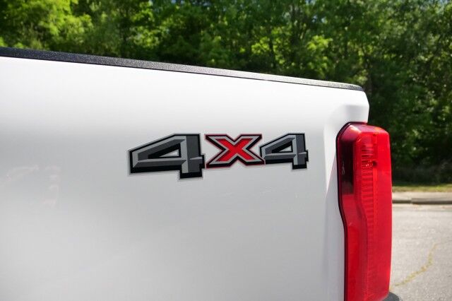 2023 Ford Super Duty F-350 XL 4X4 / Chrome Package / 6.8L V8! High Point NC