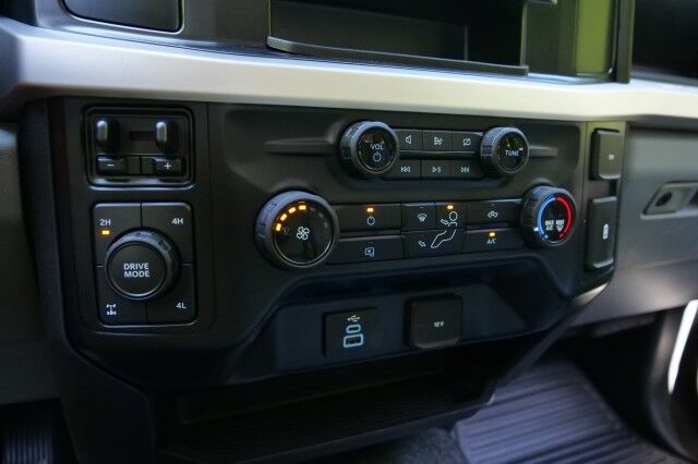 2023 Ford Super Duty F-350 XL 4X4 / Chrome Package / 6.8L V8! High Point NC