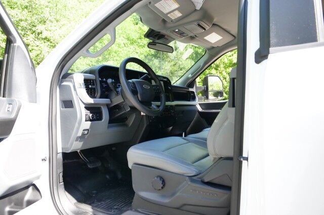 2023 Ford Super Duty F-350 XL 4X4 / Chrome Package / 6.8L V8! High Point NC