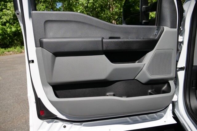 2023 Ford Super Duty F-350 XL 4X4 / Chrome Package / 6.8L V8! High Point NC