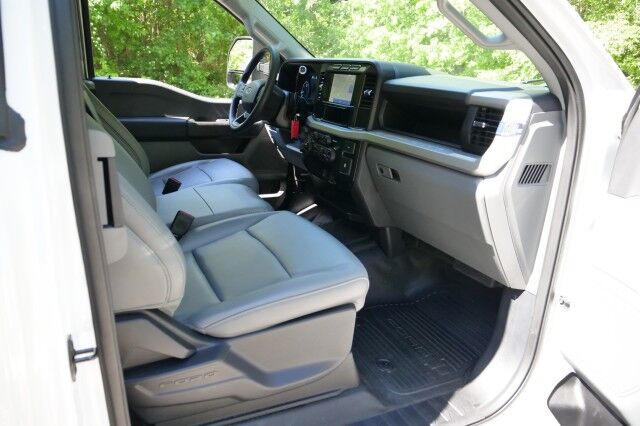 2023 Ford Super Duty F-350 XL 4X4 / Chrome Package / 6.8L V8! High Point NC