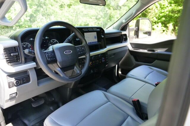 2023 Ford Super Duty F-350 XL 4X4 / Chrome Package / 6.8L V8! High Point NC