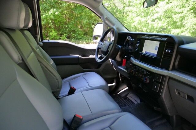 2023 Ford Super Duty F-350 XL 4X4 / Chrome Package / 6.8L V8! High Point NC