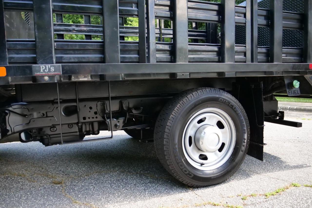 2023 Ford Super Duty F-350 XL 4X4 / PJ's Truck Body / 9FT Stake Bed / Power Lift! Lincolnton NC