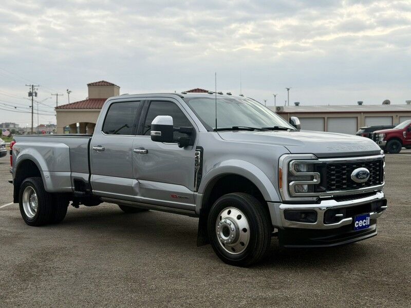 2023 Ford Super Duty F-450 DRW LARIAT