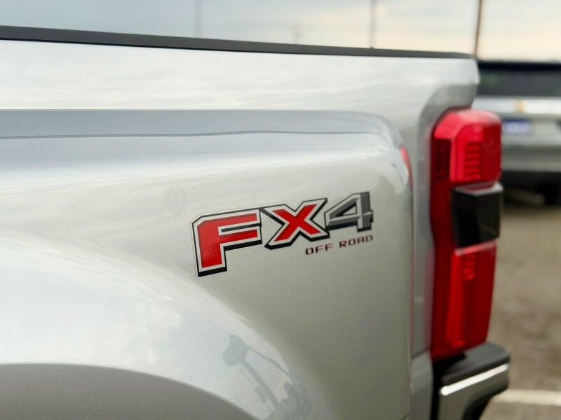 2023 Ford Super Duty F-450 DRW LARIAT Del Rio TX