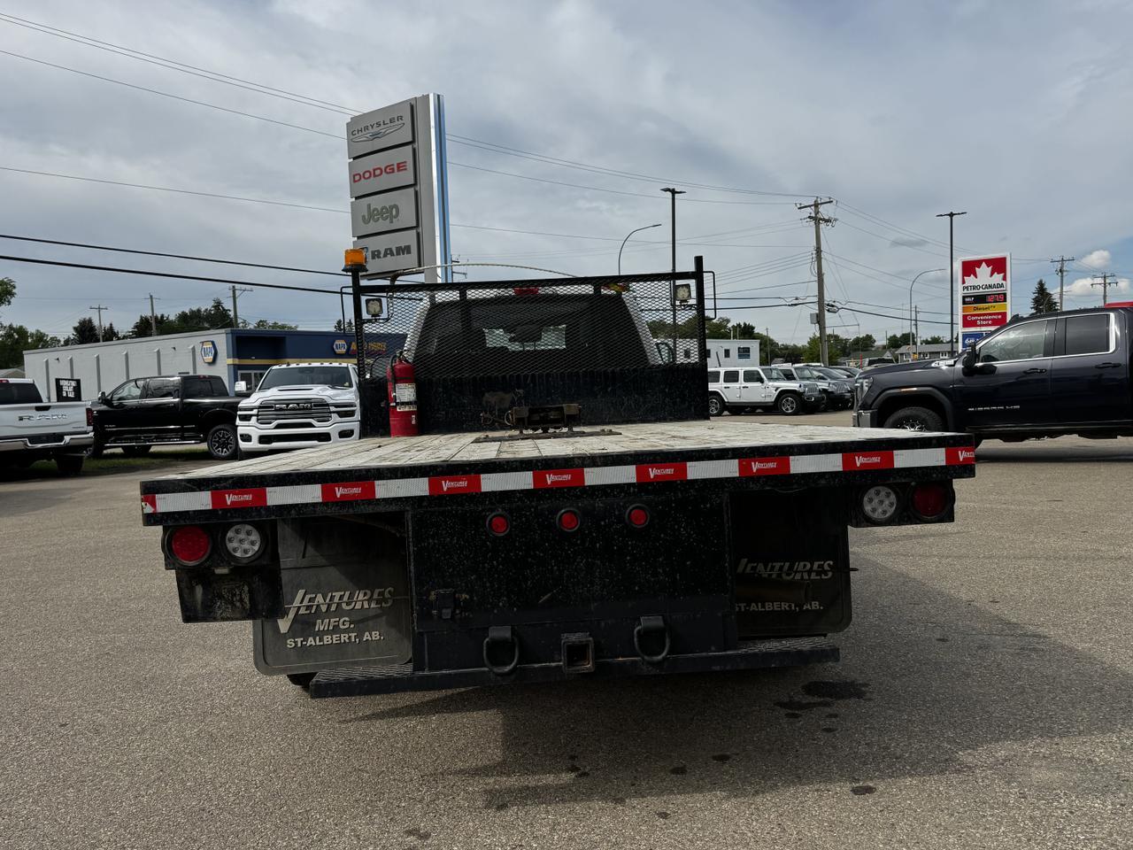 2023 Ford Super Duty F-550 DRW Chassis-Cab 4WD Truck | V8 Diesel | MyKey | Towing Pkg | 5th Wheel Htich Redwater AB
