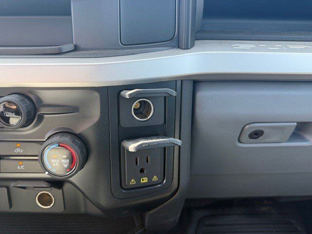 2023 Ford Super Duty F-600 DRW Flatbed XL New Braunfels TX