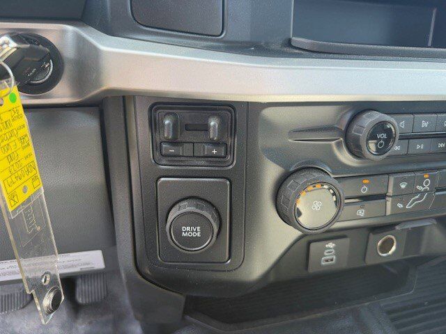 2023 Ford Super Duty F-600 DRW Flatbed XL New Braunfels TX