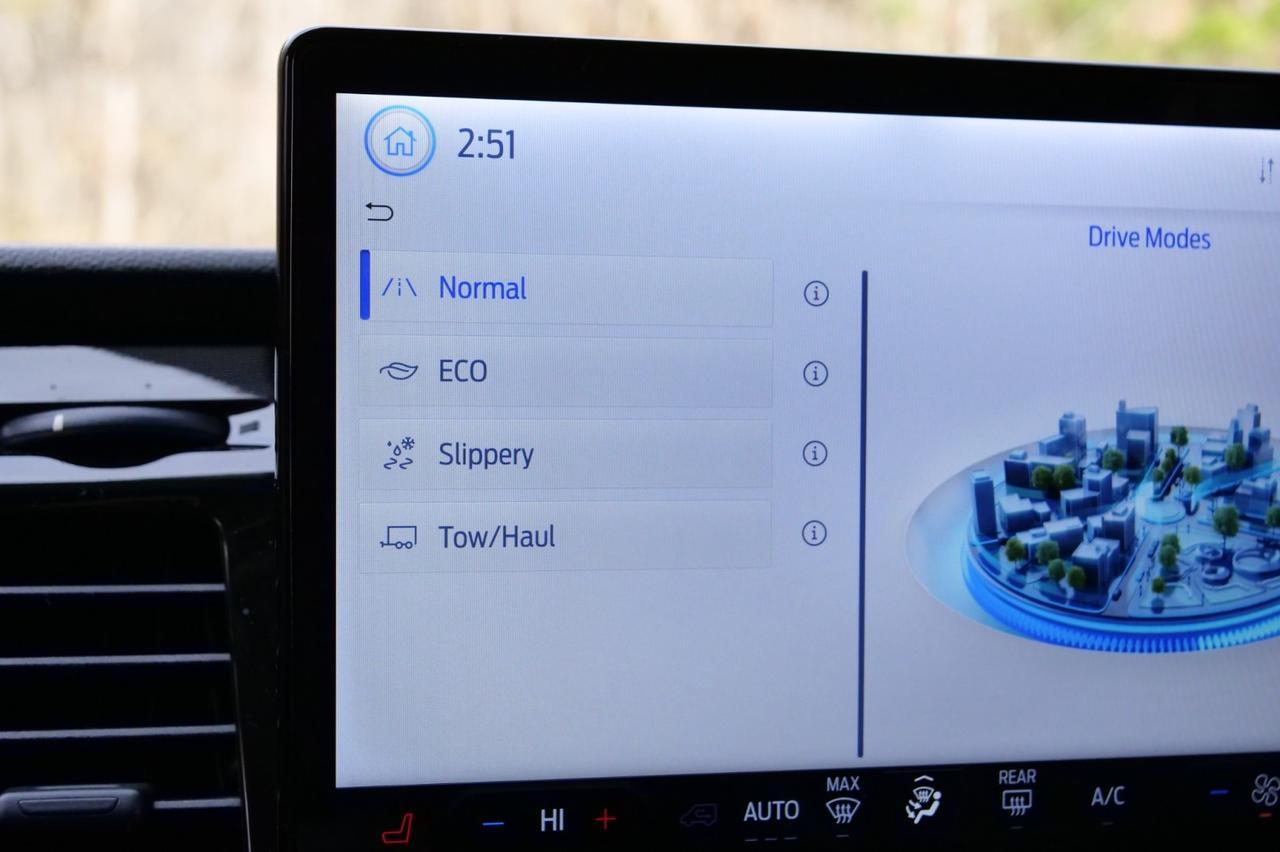 2023 Ford T-350 XLT / Low Roof / 12 Seat Passenger Van! Lincolnton NC