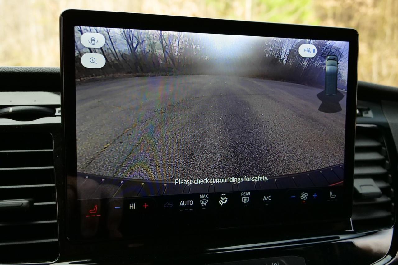 2023 Ford T-350 XLT / Low Roof / 12 Seat Passenger Van! Lincolnton NC