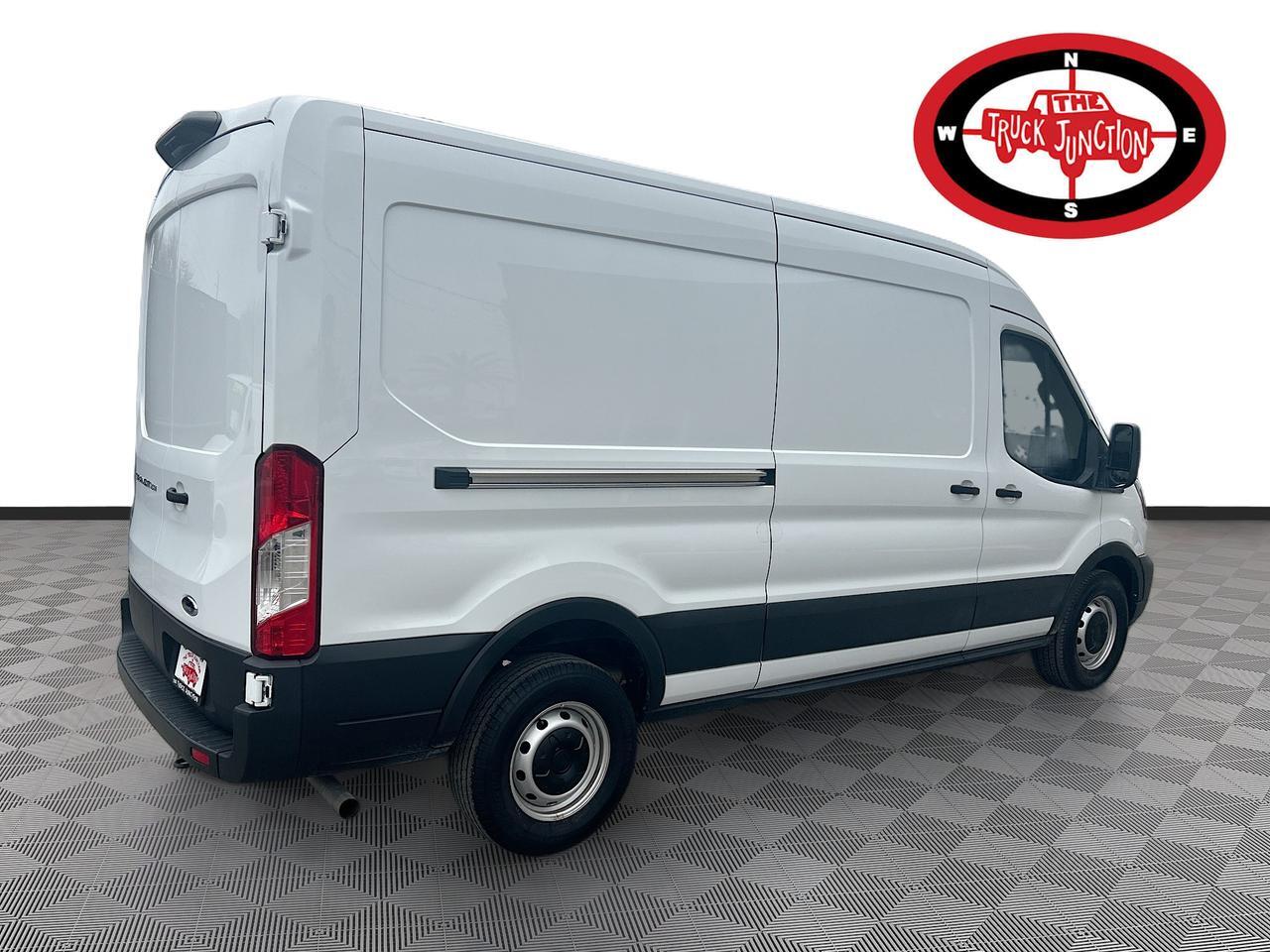 2023 Ford Transit Cargo Van T-250 Med Rf 9070 GVWR RWD Venice FL