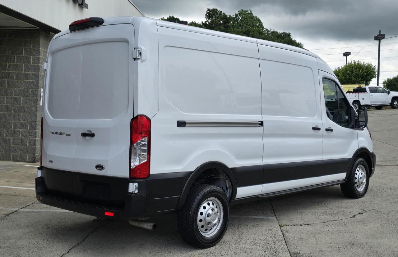 2023 Ford Transit Cargo Van photo 4