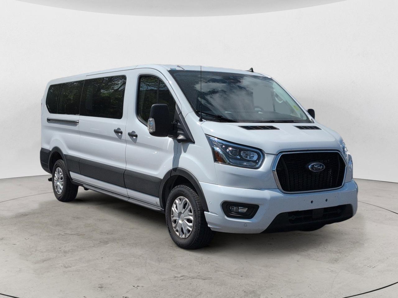 2023 Ford Transit Passenger Wagon XLT