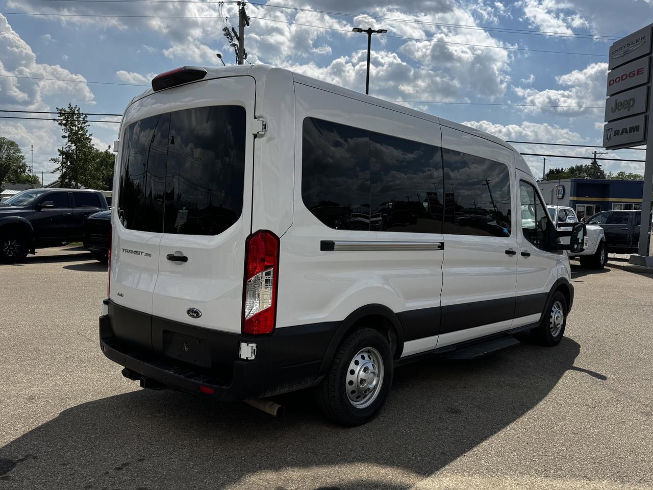 2023 Ford Transit T350 XL AWD Passenger Van | Med Roof | Low KMs | V6 | 12 Passenger Redwater AB