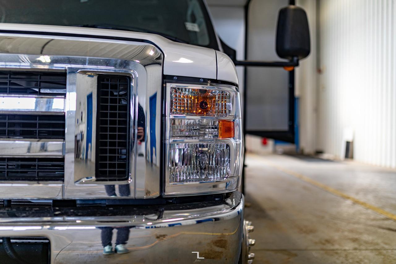 2023 Forest River Solera 32DSK Queen Bed Kitchen Slides Red Deer AB