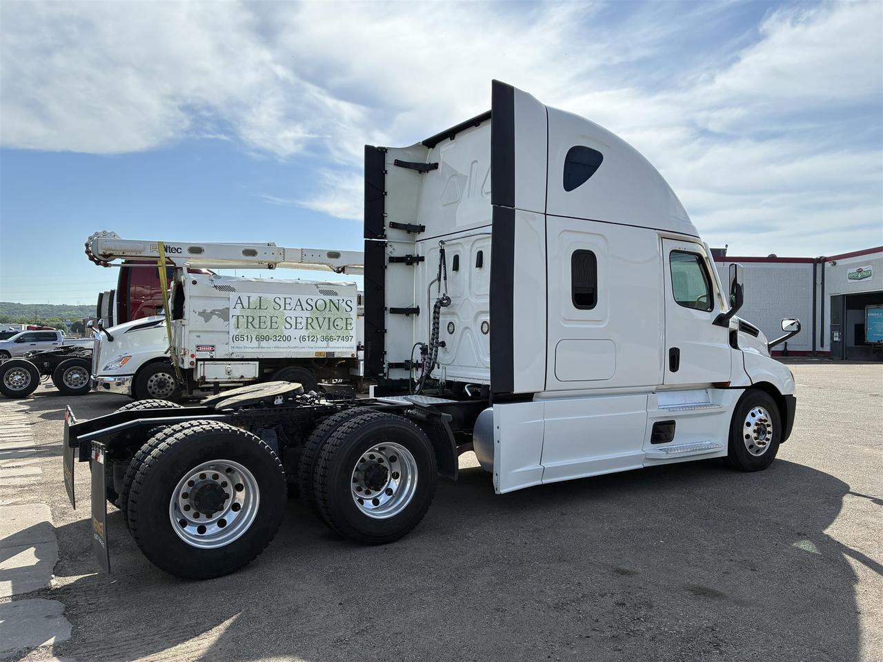 2023 Freightliner CA126 Raised Roof South St. Paul MN