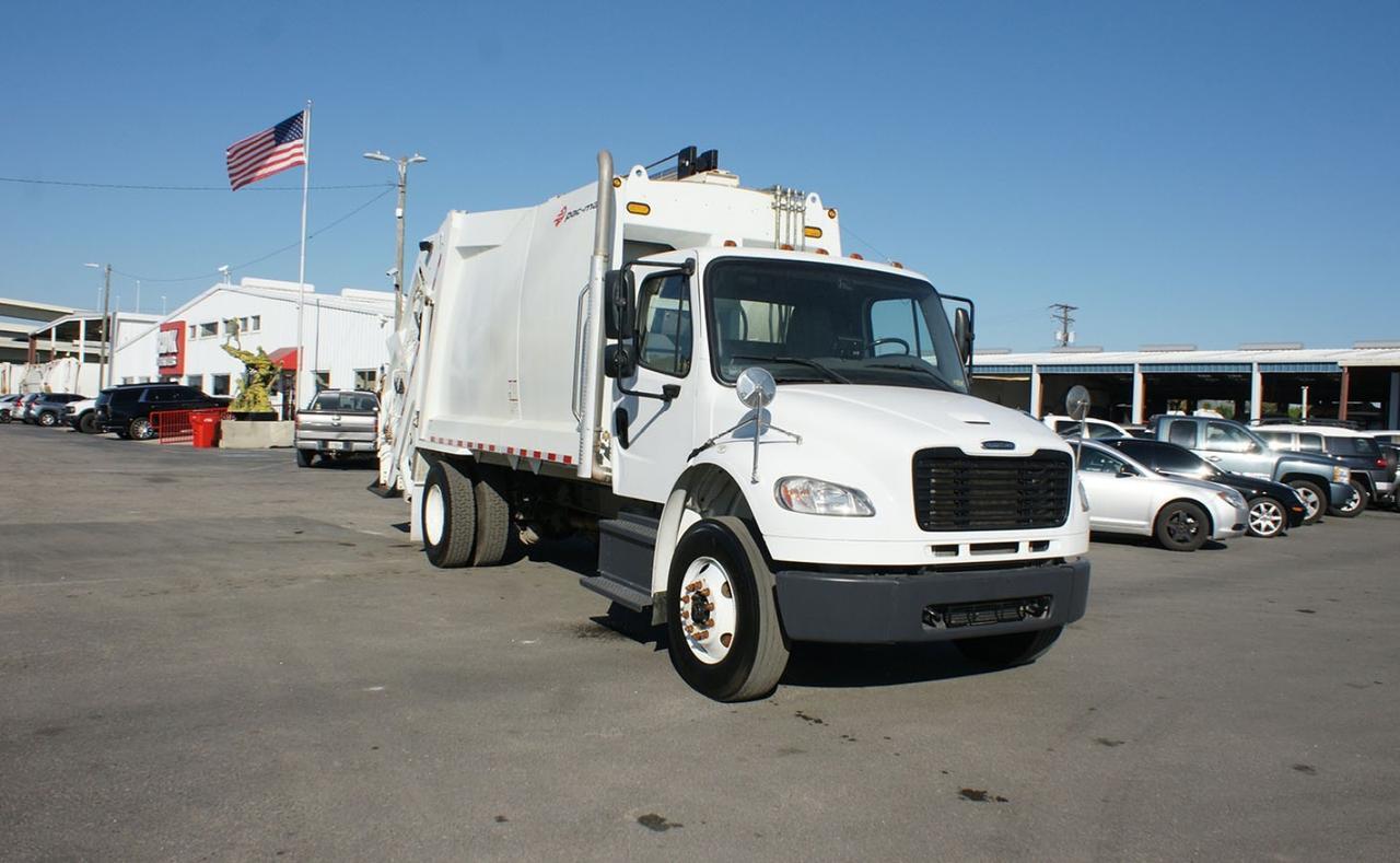 2023 Freightliner M2 106