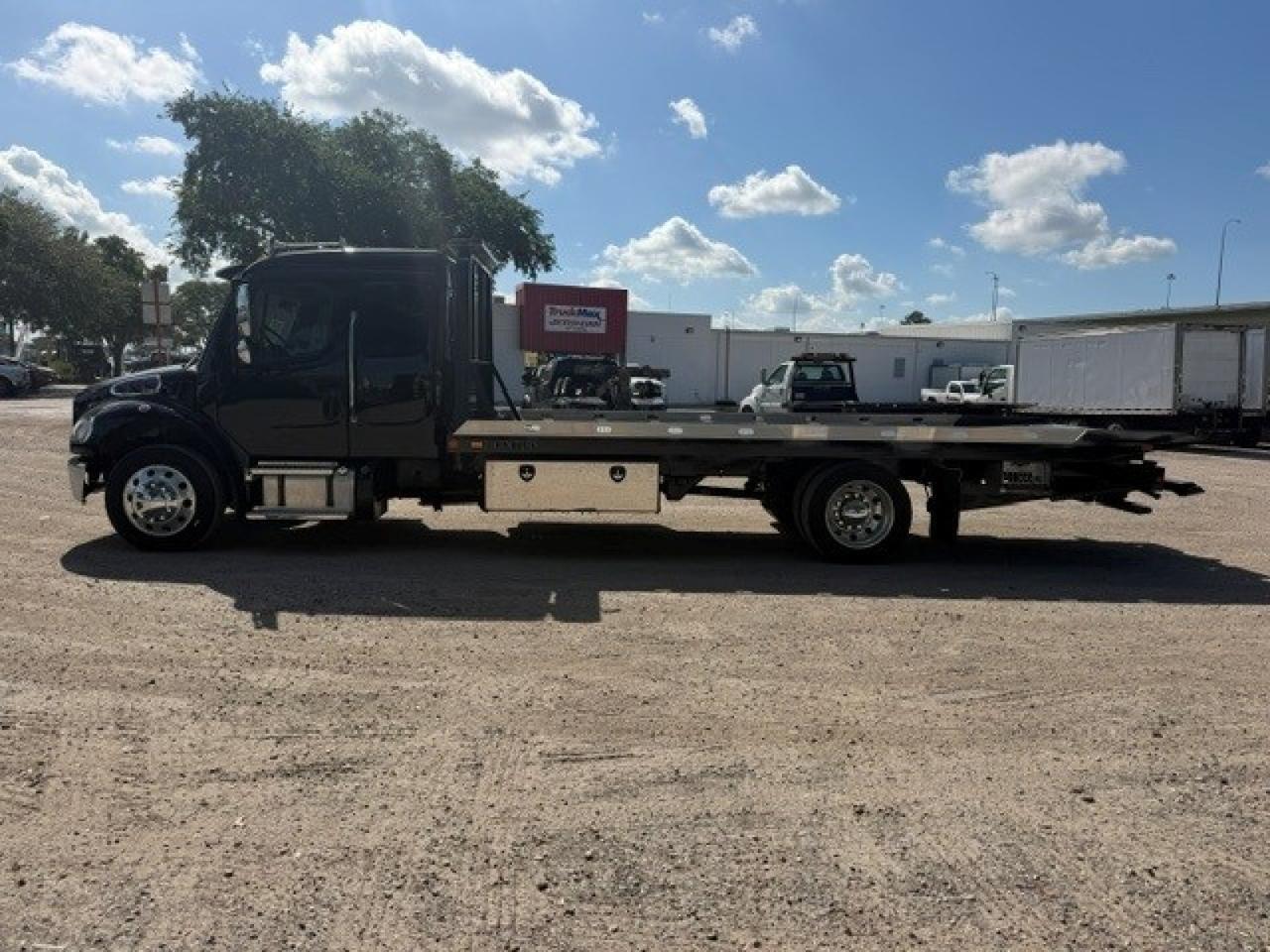 2023 Freightliner M2 Century 21' Rollback Car Carrier Truck