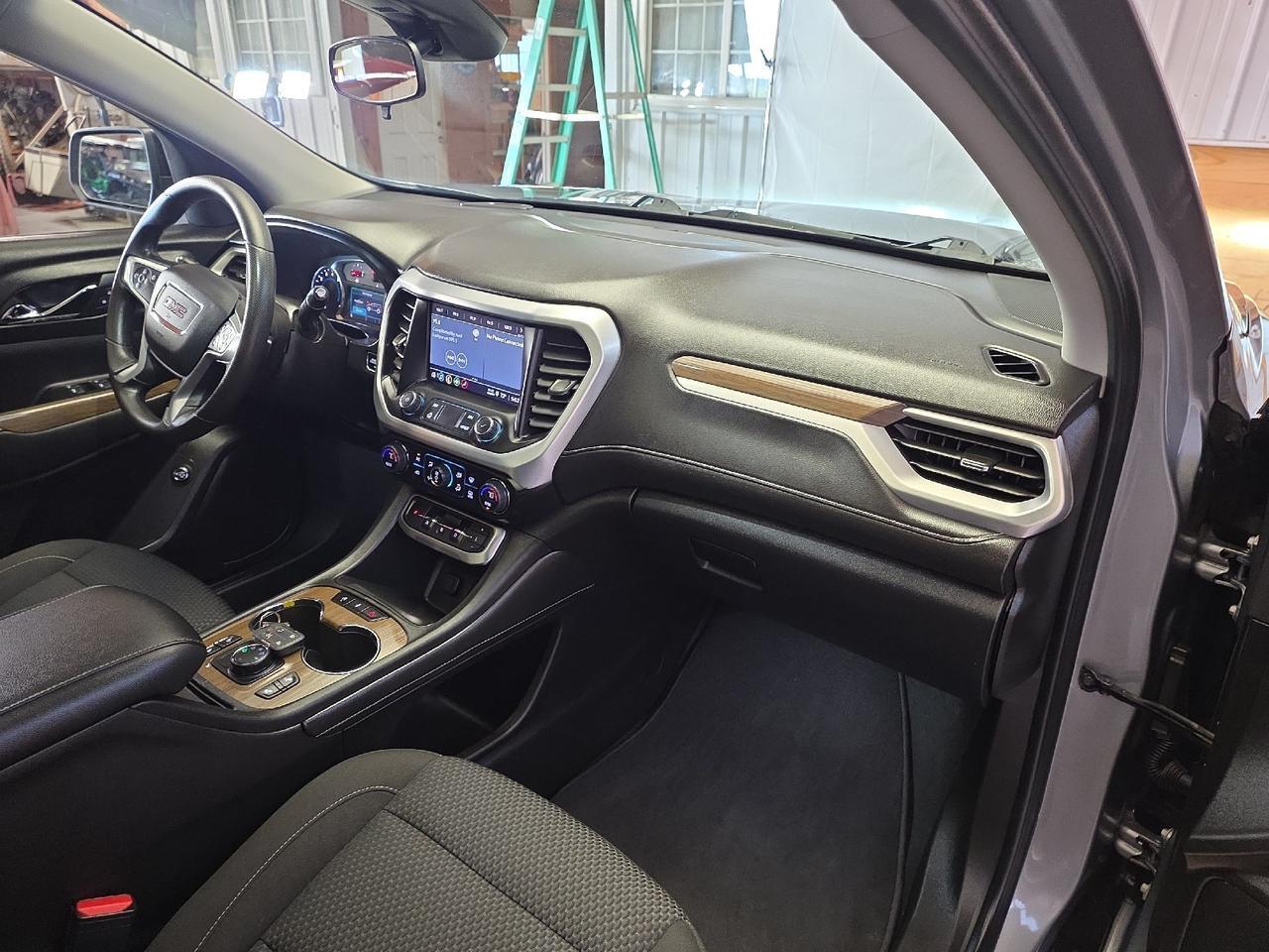 2023 GMC Acadia Sand Lake NY