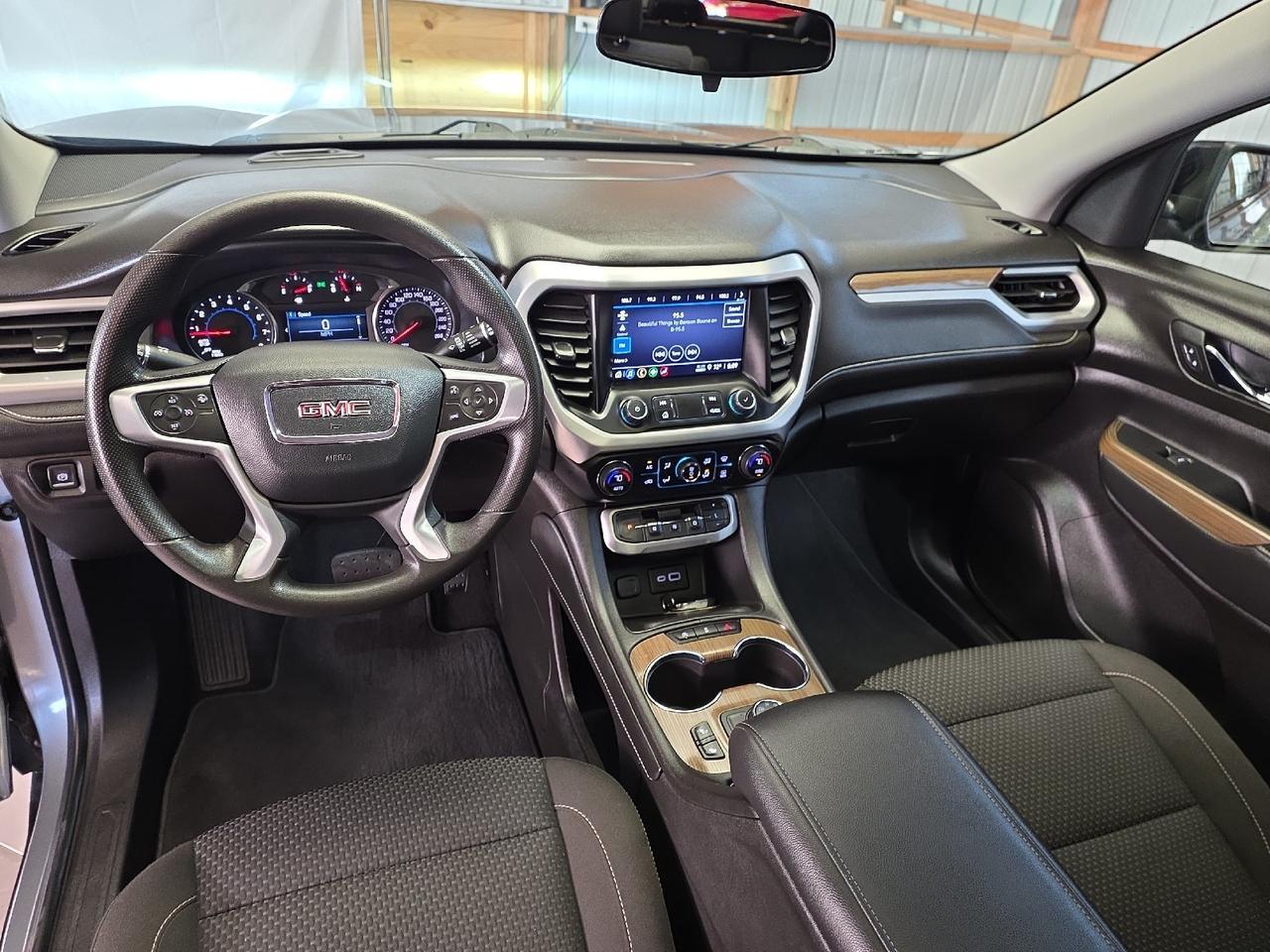 2023 GMC Acadia Sand Lake NY