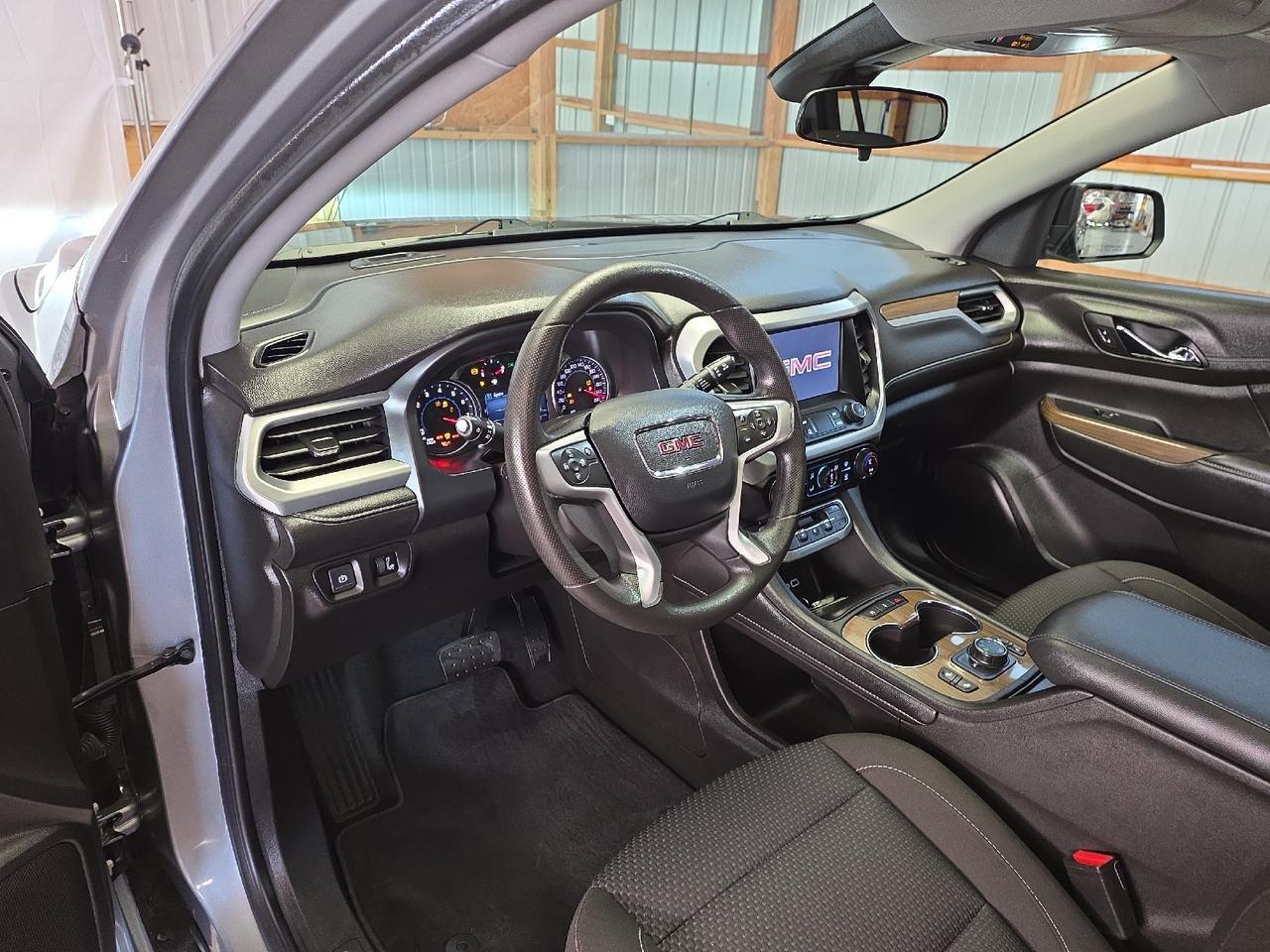 2023 GMC Acadia Sand Lake NY