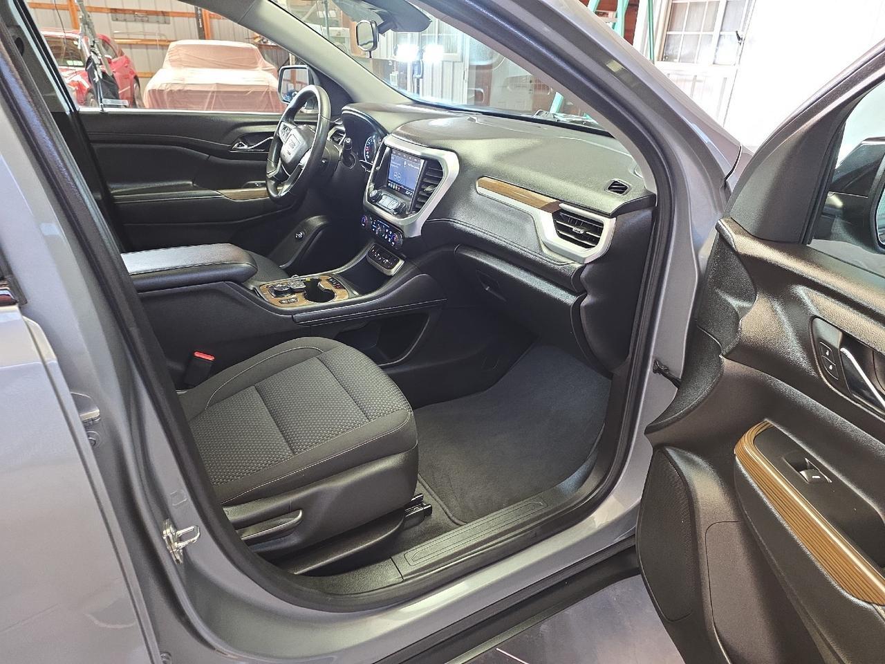 2023 GMC Acadia Sand Lake NY