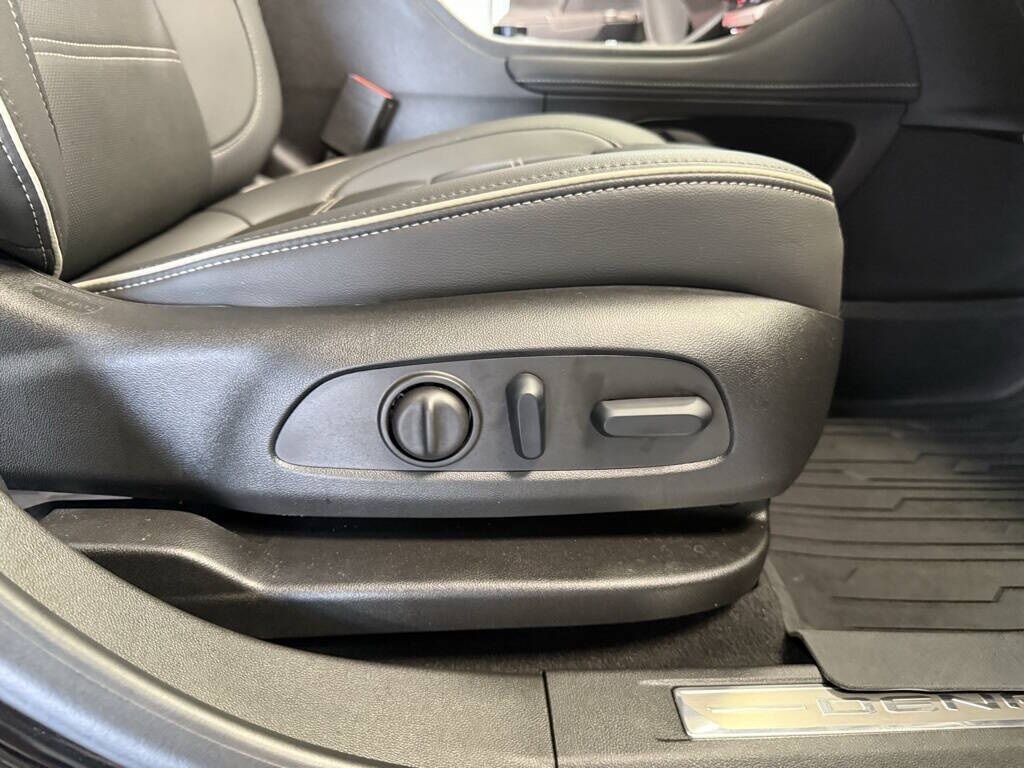 2023 GMC Acadia Denali Royal Oak MI