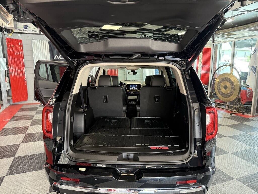 2023 GMC Acadia Denali Royal Oak MI