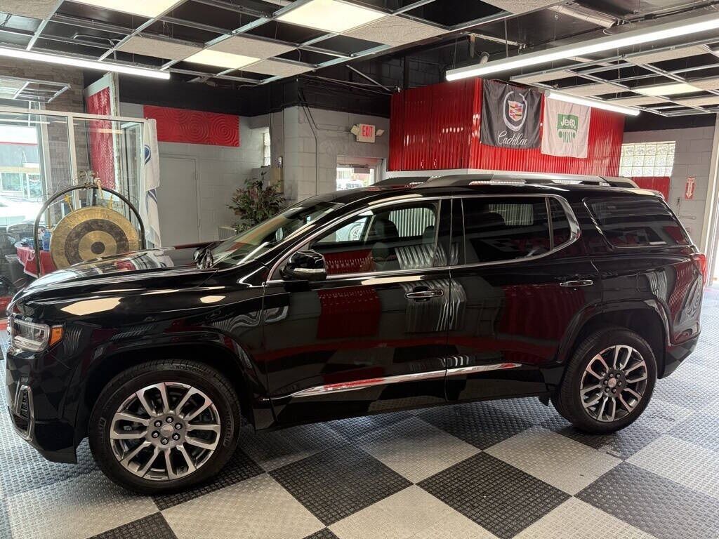 2023 GMC Acadia Denali Royal Oak MI