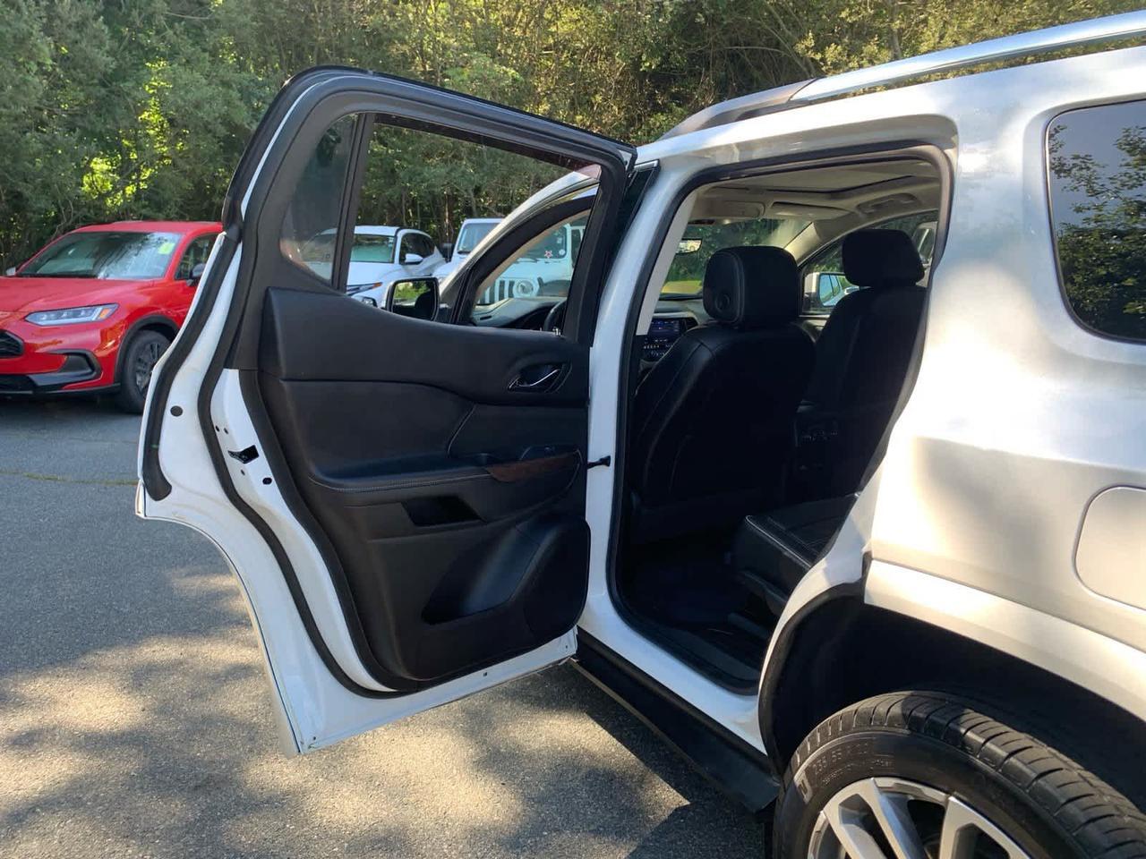 2023 GMC Acadia Denali Dartmouth MA