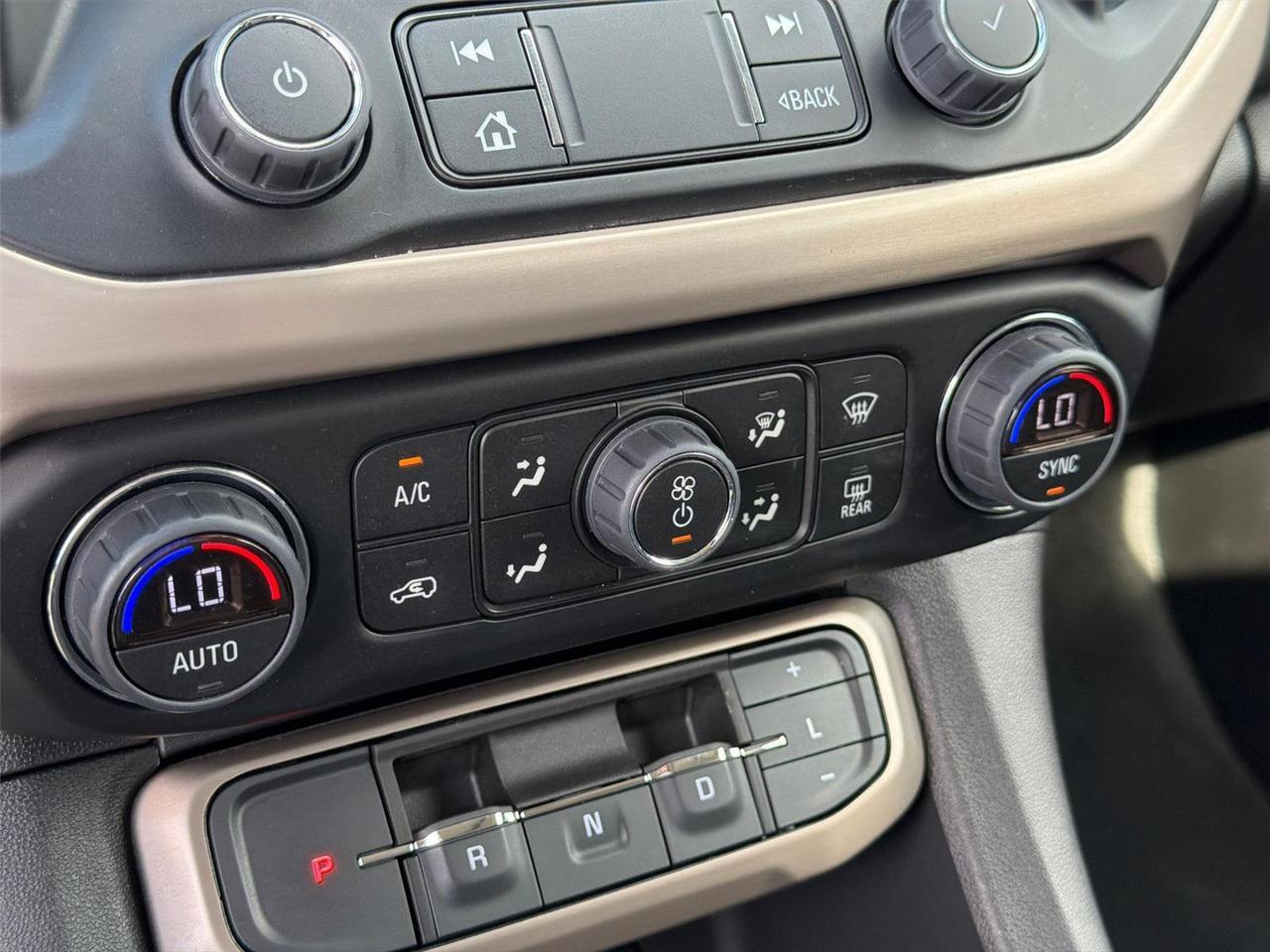 2023 GMC Acadia Denali Hagerstown MD