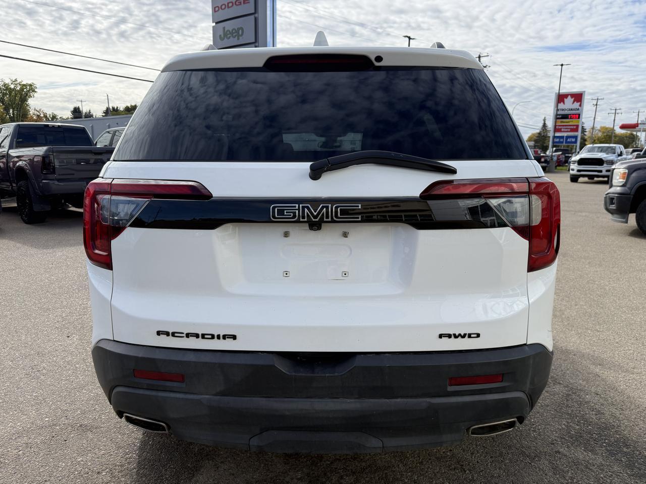 2023 GMC Acadia SLE AWD | Low KMs | 3 Row Seating | Heated Front Seats | Remote Start | Power Liftgate | Park Assist Redwater AB