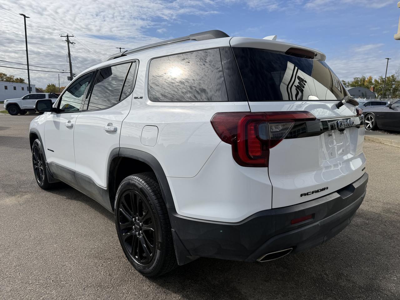 2023 GMC Acadia SLE AWD | Low KMs | 3 Row Seating | Heated Front Seats | Remote Start | Power Liftgate | Park Assist Redwater AB