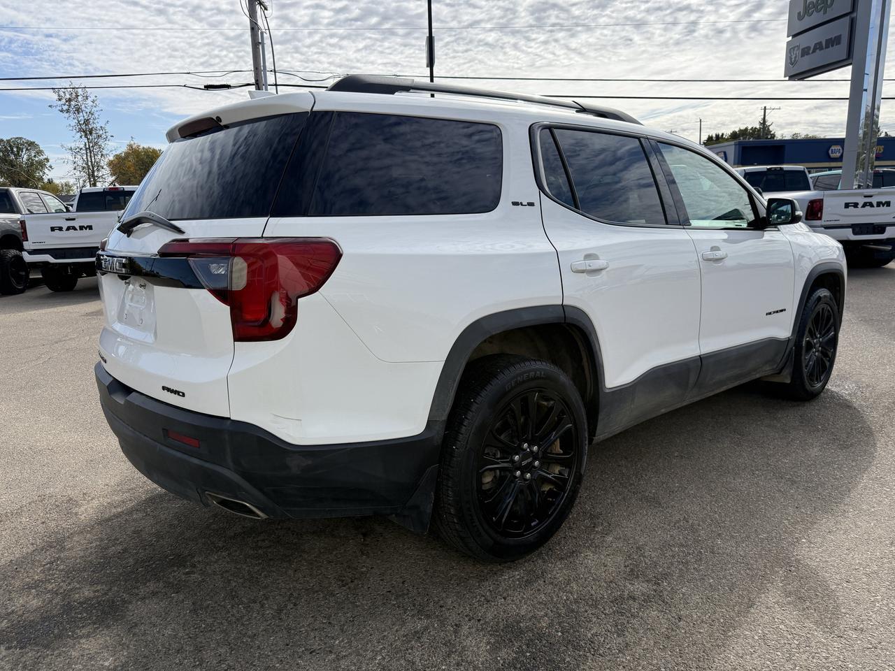 2023 GMC Acadia SLE AWD | Low KMs | 3 Row Seating | Heated Front Seats | Remote Start | Power Liftgate | Park Assist Redwater AB