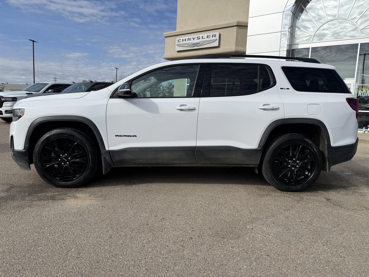2023 GMC Acadia SLE AWD | Low KMs | 3 Row Seating | Heated Front Seats | Remote Start | Power Liftgate | Park Assist Redwater AB