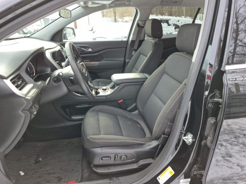 2023 GMC Acadia SLE Akron