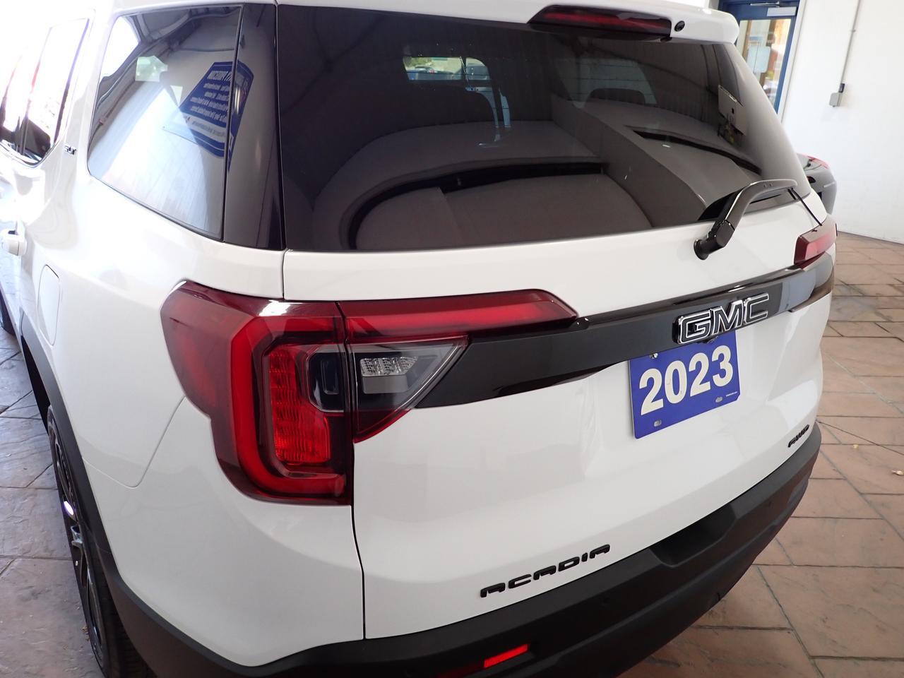2023 GMC Acadia SLT AWD 4DR LEATHER NAVI SUNROOF Listowel ON