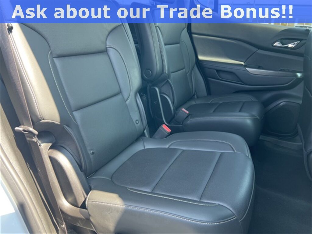 2023 GMC Acadia SLT Green Bay WI