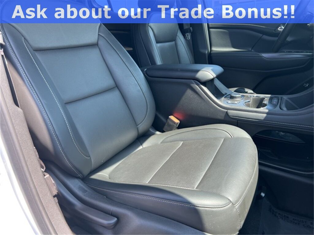 2023 GMC Acadia SLT Green Bay WI
